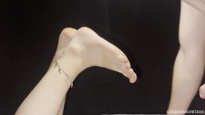 awesome SOLEJOB !🦶🏼 and at the end, he is LICKING his own CUM 💦🥵